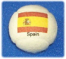 Tennis balls branded  with Spanish flag
